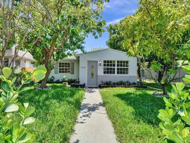 4-bedroom home for sale in Hollywood - 2422 Sherman Street - MondialRealty