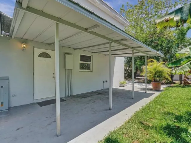 4-bedroom home for sale in Hollywood - 2422 Sherman Street - MondialRealty
