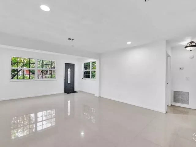 4-bedroom home for sale in Hollywood - 2422 Sherman Street - MondialRealty
