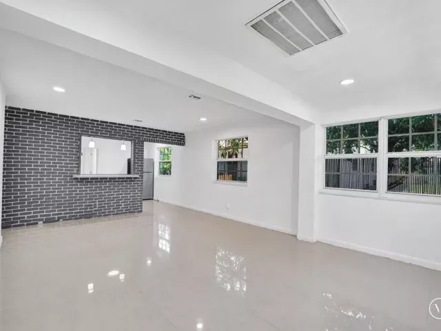 4-bedroom home for sale in Hollywood - 2422 Sherman Street - MondialRealty