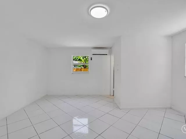 4-bedroom home for sale in Hollywood - 2422 Sherman Street - MondialRealty