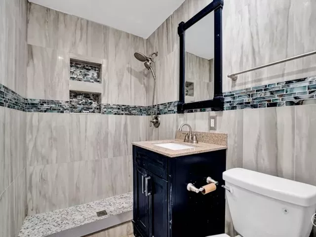 4-bedroom home for sale in Hollywood - 2422 Sherman Street - MondialRealty