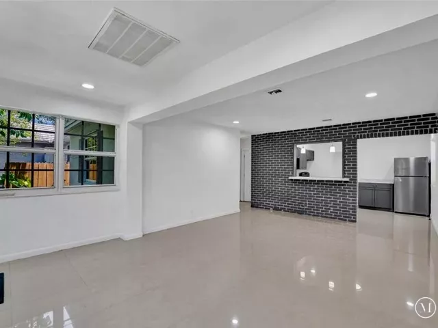 4-bedroom home for sale in Hollywood - 2422 Sherman Street - MondialRealty