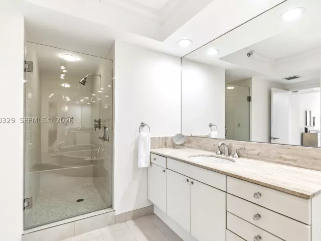2-bedroom condo for sale in Aventura - 20281 E Country Club Dr 2101 - MondialRealty