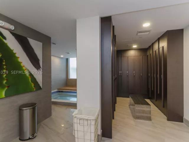 2-bedroom condo for sale in Aventura - 20281 E Country Club Dr 2101 - MondialRealty