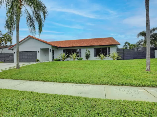 4-bedroom home for rent in Boca Raton - 1440 NW 12th Way - MondialRealty
