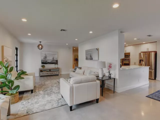 4-bedroom home for rent in Boca Raton - 1440 NW 12th Way - MondialRealty