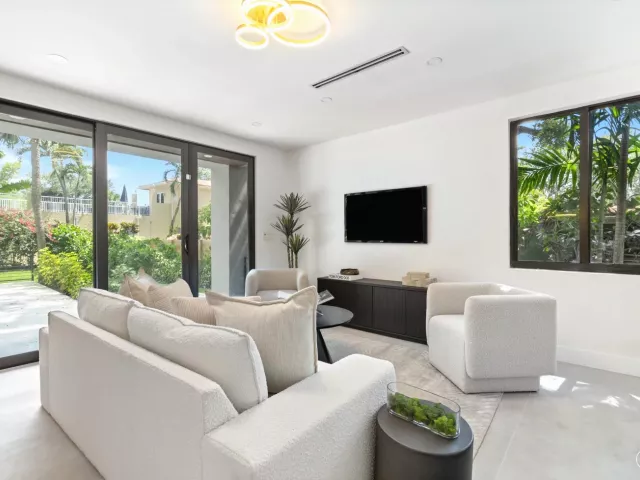 5-bedroom home for sale in Biscayne Park - 451 NE 119th Street - MondialRealty