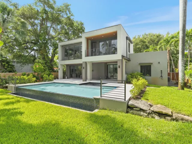 5-bedroom home for sale in Biscayne Park - 451 NE 119th Street - MondialRealty