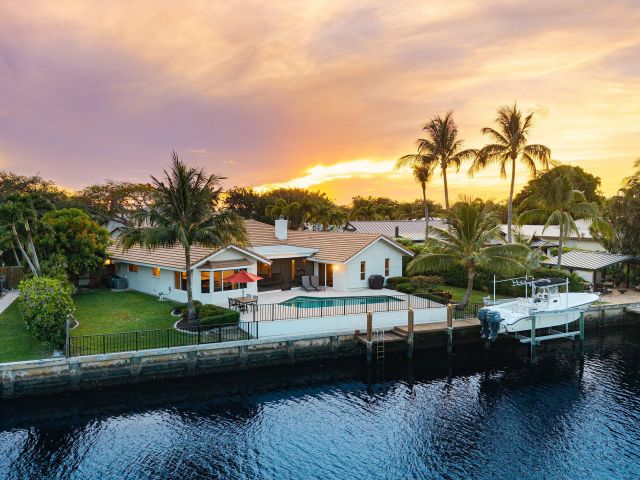 4-bedroom home for sale in Boca Raton - 763 Camino Lakes Circle - MondialRealty