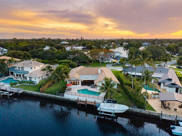 4-bedroom home for sale in Boca Raton - 763 Camino Lakes Circle - MondialRealty