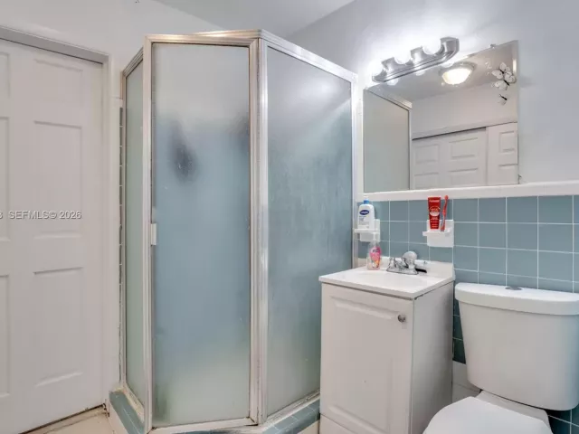 3-bedroom home for sale in Hollywood - 6661 Douglas St - MondialRealty