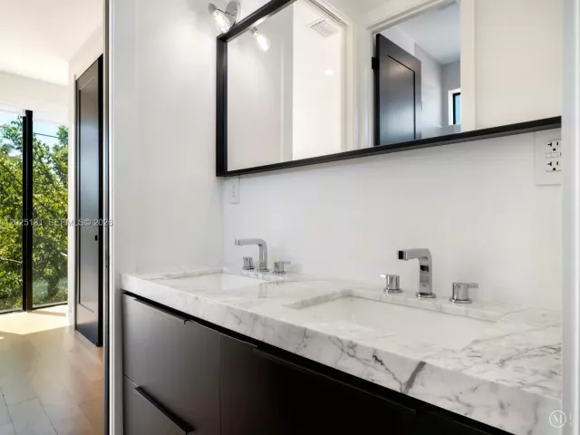 3-bedroom home for rent in Miami - 227 NW 39th St - MondialRealty