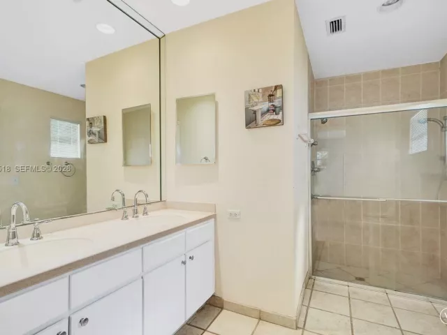 3-bedroom home for sale in Miami - 8521 SW 86th Ct - MondialRealty