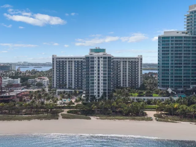 1-bedroom condo for rent in Bal Harbour - 10275 Collins Ave 507 - MondialRealty
