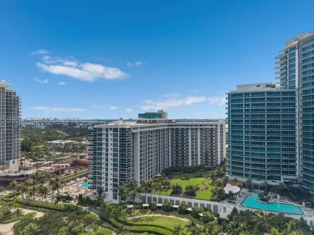 1-bedroom condo for rent in Bal Harbour - 10275 Collins Ave 507 - MondialRealty