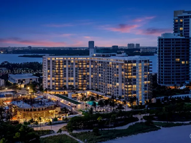 1-bedroom condo for rent in Bal Harbour - 10275 Collins Ave 507 - MondialRealty