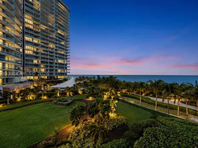 1-bedroom condo for rent in Bal Harbour - 10275 Collins Ave 507 - MondialRealty
