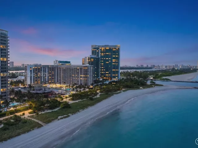 1-bedroom condo for rent in Bal Harbour - 10275 Collins Ave 507 - MondialRealty