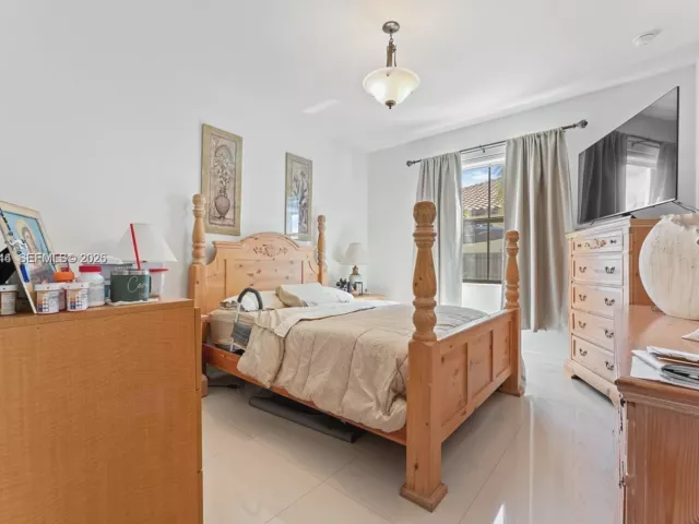 5-bedroom home for sale in Miami - 14856 SW 27th Ter - MondialRealty