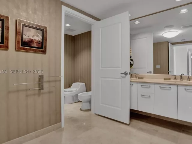 2-bedroom condo for rent in Hollywood - 3101 S Ocean Dr 2005 (available June 18 ) - MondialRealty