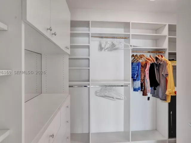 2-bedroom condo for rent in Hollywood - 3101 S Ocean Dr 2005 (available June 18 ) - MondialRealty