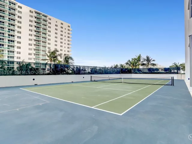 2-bedroom condo for rent in Hollywood - 3101 S Ocean Dr 2005 (available June 18 ) - MondialRealty