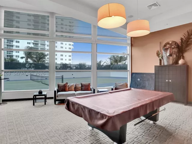 2-bedroom condo for rent in Hollywood - 3101 S Ocean Dr 2005 (available June 18 ) - MondialRealty