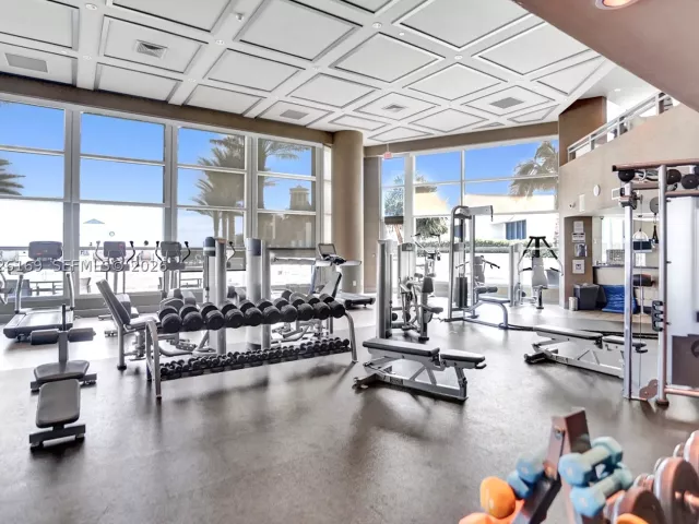 2-bedroom condo for rent in Hollywood - 3101 S Ocean Dr 2005 (available June 18 ) - MondialRealty