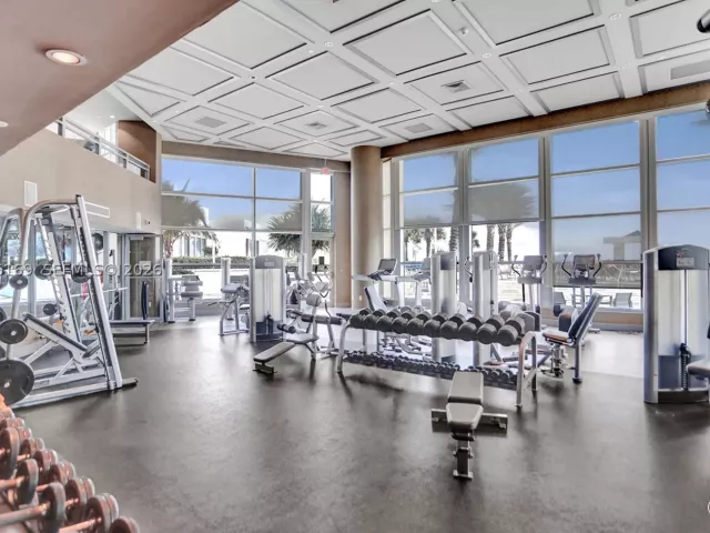 2-bedroom condo for rent in Hollywood - 3101 S Ocean Dr 2005 (available June 18 ) - MondialRealty