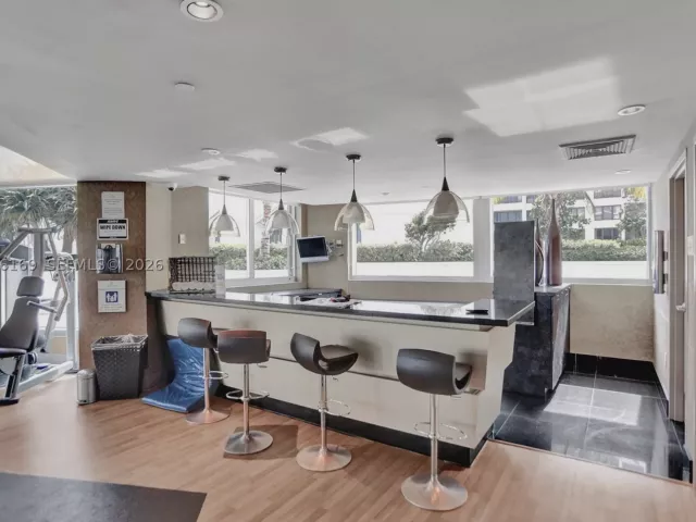 2-bedroom condo for rent in Hollywood - 3101 S Ocean Dr 2005 (available June 18 ) - MondialRealty