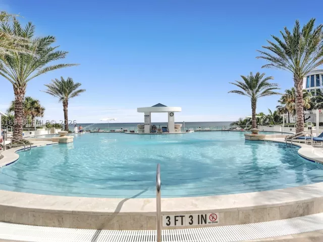 2-bedroom condo for rent in Hollywood - 3101 S Ocean Dr 2005 (available June 18 ) - MondialRealty