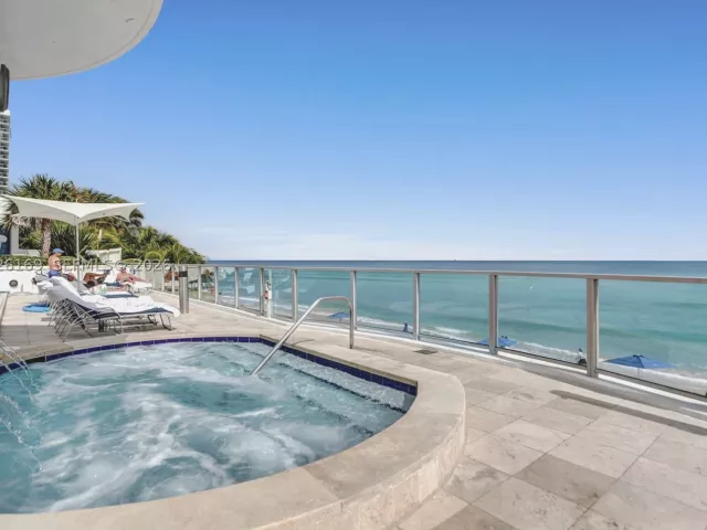 2-bedroom condo for rent in Hollywood - 3101 S Ocean Dr 2005 (available June 18 ) - MondialRealty