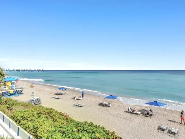 2-bedroom condo for rent in Hollywood - 3101 S Ocean Dr 2005 (available June 18 ) - MondialRealty