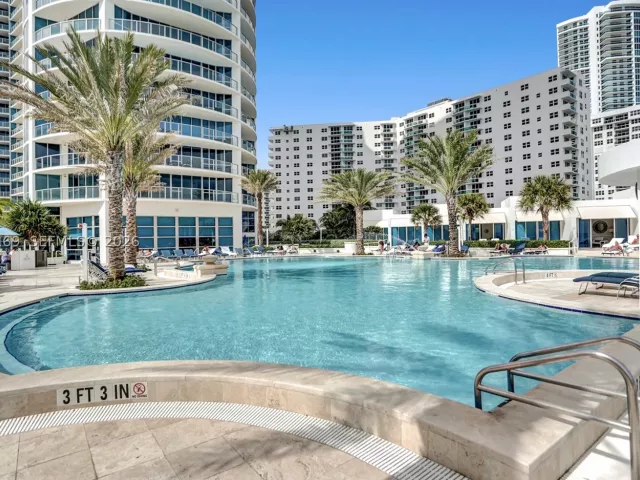 2-bedroom condo for rent in Hollywood - 3101 S Ocean Dr 2005 (available June 18 ) - MondialRealty
