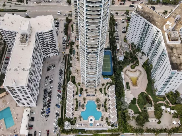 2-bedroom condo for rent in Hollywood - 3101 S Ocean Dr 2005 (available June 18 ) - MondialRealty