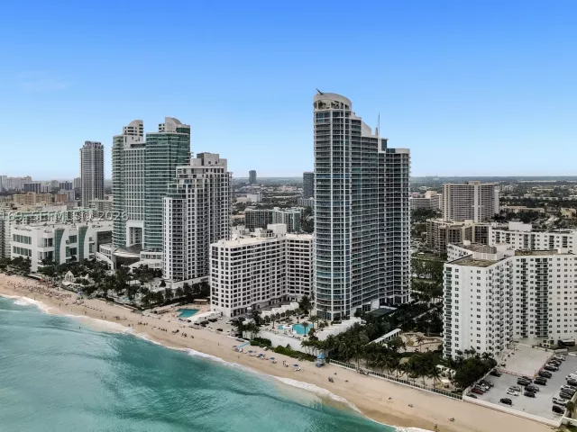 2-bedroom condo for rent in Hollywood - 3101 S Ocean Dr 2005 (available June 18 ) - MondialRealty