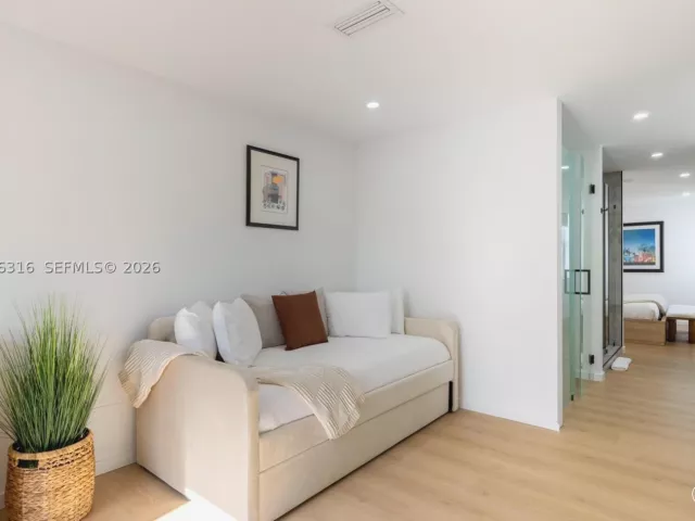 4-bedroom home for rent in Miami Beach - 1975 Calais Dr 4 - MondialRealty