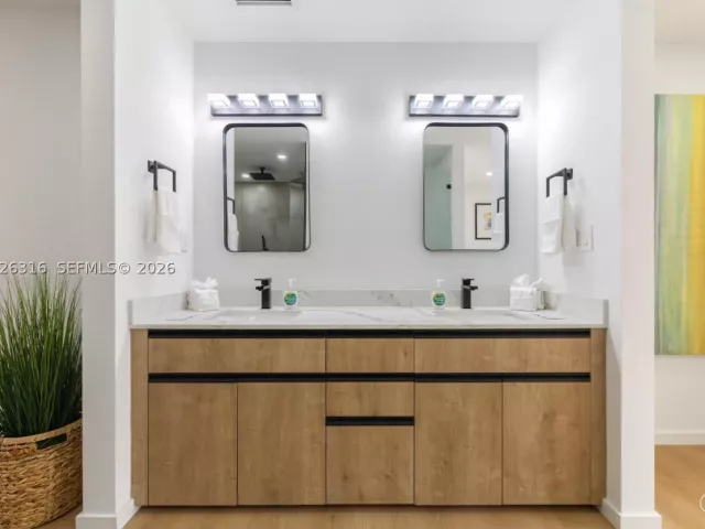 4-bedroom home for rent in Miami Beach - 1975 Calais Dr 4 - MondialRealty