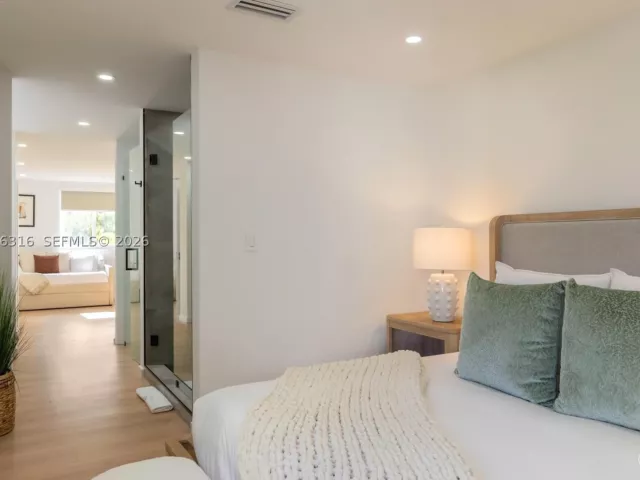4-bedroom home for rent in Miami Beach - 1975 Calais Dr 4 - MondialRealty