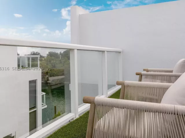 4-bedroom home for rent in Miami Beach - 1975 Calais Dr 4 - MondialRealty
