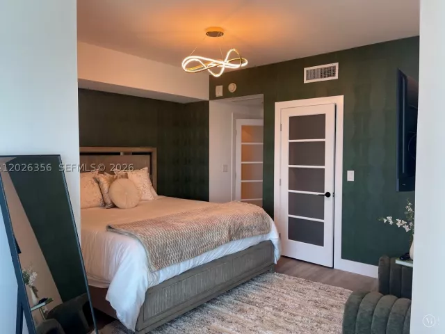 3-bedroom condo for sale in Hollywood - 3101 S Ocean Dr 1707 - MondialRealty