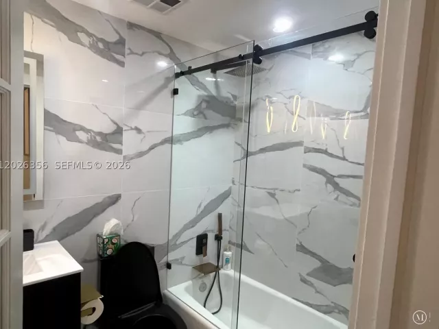 3-bedroom condo for sale in Hollywood - 3101 S Ocean Dr 1707 - MondialRealty