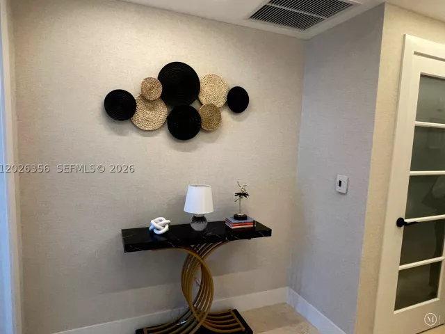 3-bedroom condo for sale in Hollywood - 3101 S Ocean Dr 1707 - MondialRealty