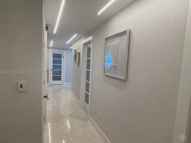 3-bedroom condo for sale in Hollywood - 3101 S Ocean Dr 1707 - MondialRealty