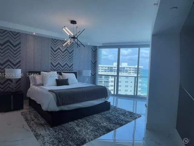 3-bedroom condo for sale in Hollywood - 3101 S Ocean Dr 1707 - MondialRealty