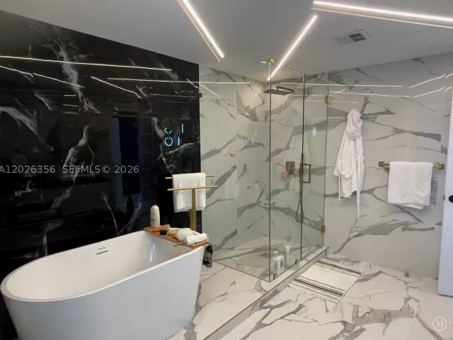 3-bedroom condo for sale in Hollywood - 3101 S Ocean Dr 1707 - MondialRealty