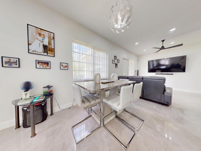 3-bedroom home for sale in West Palm Beach - 8586 White Cay - MondialRealty