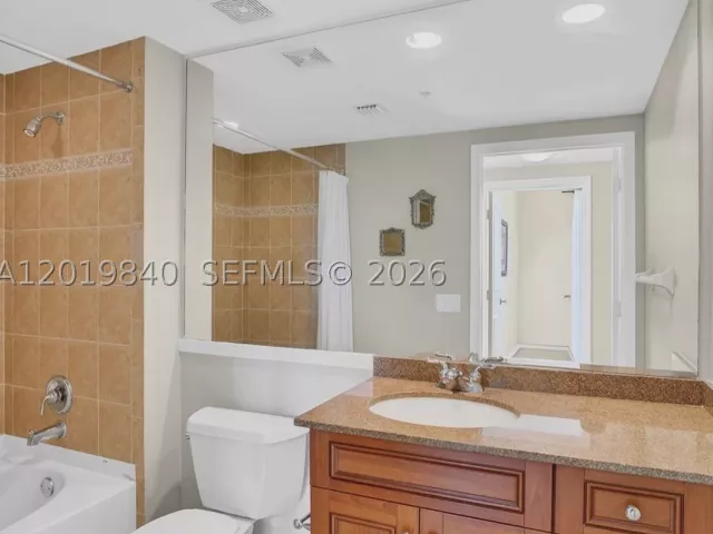 2-bedroom condo for sale in Fort Lauderdale - 347 N New River Dr E 2205 - MondialRealty