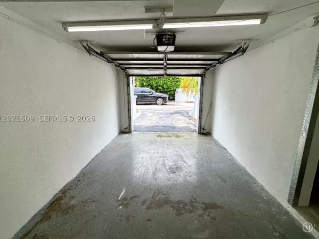 3-bedroom home for rent in North Miami - 2408 NE 135th St 2408 - MondialRealty